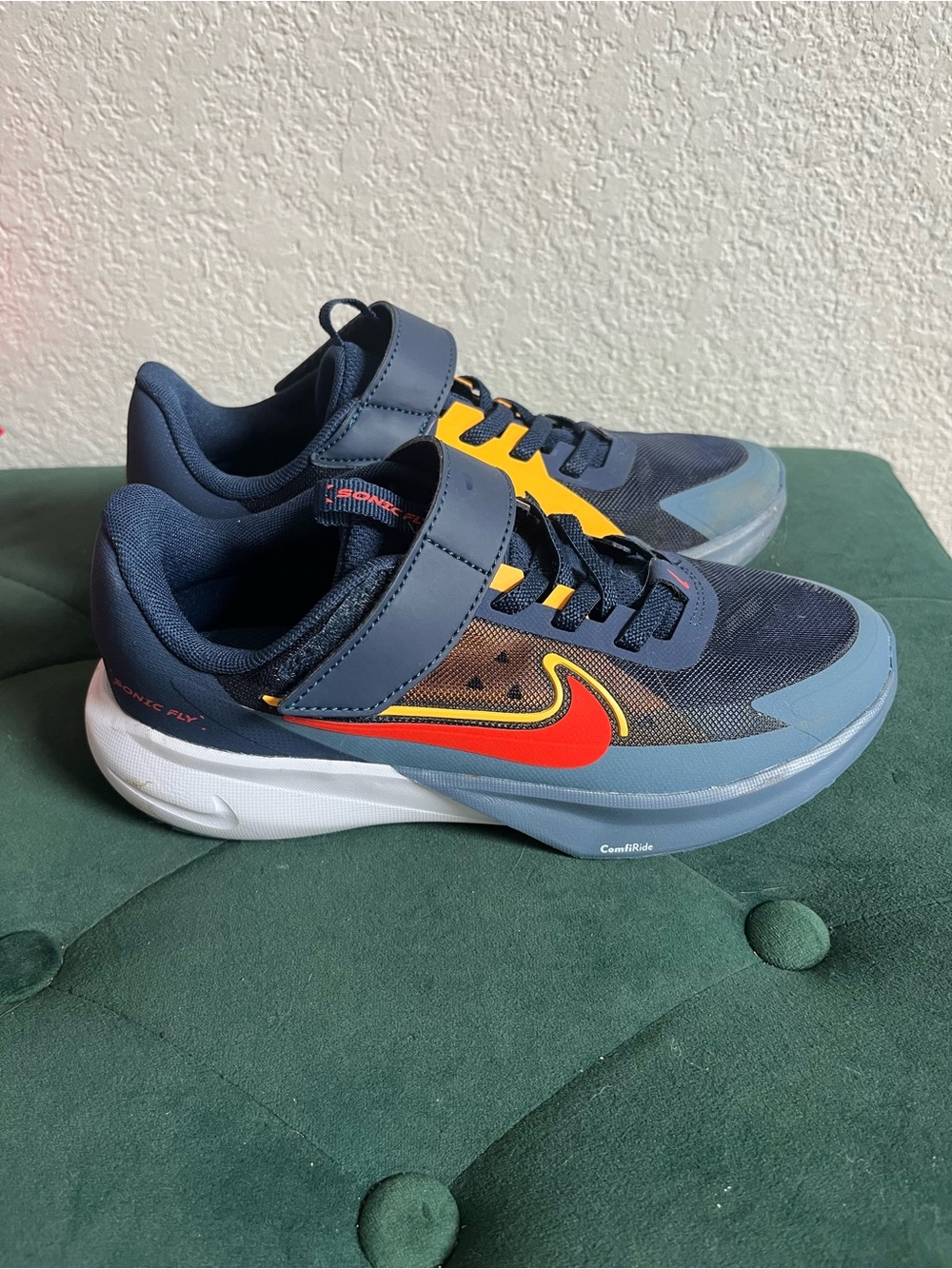 Nike Sonic Fly PS Youth athletic shoes in Midnight Navy and Picante Red 2Y
